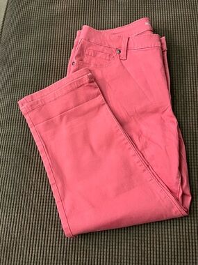 NWT. Style & Co capris. 12 petite.